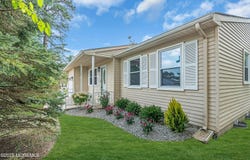 29 Hummingbird Lane, Whiting, NJ 08759