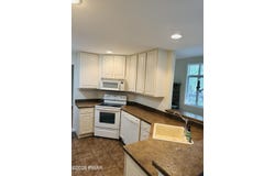 137 Rodeo Drive, Lords Valley, PA 18428