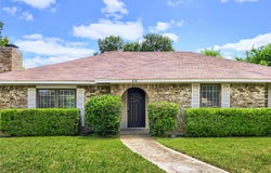 814 Oakbluff Drive, Lancaster, TX 75146