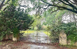 2557 Riverview Dr, Denham Springs, LA 70726