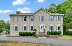 108 Forest Dr, North Haledon Boro, NJ 07508-2794