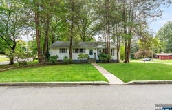 11 Mapleleaf Drive, Park Ridge, NJ 07656