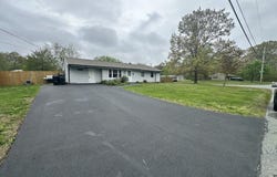 19 Lazywood Ln, Swansea, MA 02777