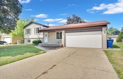 29205 E Nottingham Circle, Warren, MI 48092