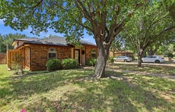 4214 Windhurst Drive, Arlington, TX 76015