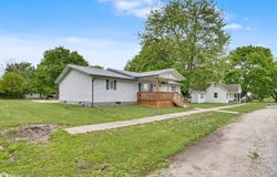 110 S Cooper St, Stronghurst, IL 52601