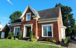 7616 Newton Ct, Louisville, KY 40228