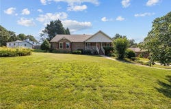 1941 Larkhill Drive, Kernersville, NC 27284