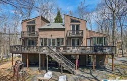 3206 Stonehenge Drive, East Stroudsburg, PA 18301