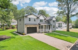 492 Oaktree Rd, Oradell Boro, NJ 07649-1316