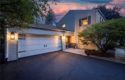 27 Shire Oaks Drive, Pittsford, NY 14534