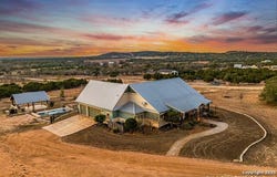 34 RUSTY SPUR DR, Fredericksburg, TX 78624
