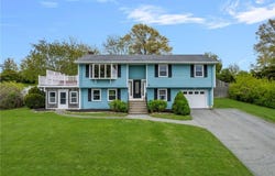 23 Algonquin Drive, Middletown, RI 02842