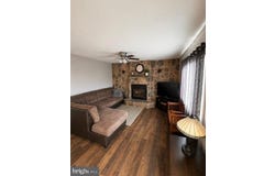 1577 STREAMSIDE DRIVE, CHAMBERSBURG, PA 17202