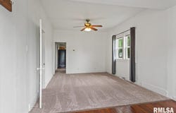 402 Linkins Avenue, Tovey, IL 62570
