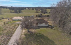 6684 E State Highway Oo, Strafford, MO 65757