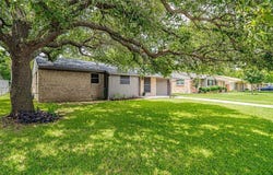 217 Wintercrest Road, Burleson, TX 76028