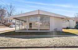 1464 E Commercial Street, Springfield, MO 65803