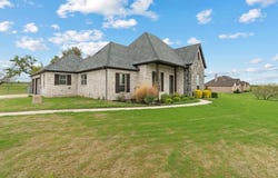 105 N Ridge Court, Weatherford, TX 76088