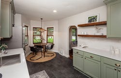 16 E Leach Avenue, Des Moines, IA 50315