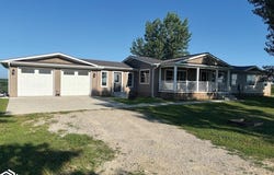 1350 Waubeek Rd., Central City, IA 52214