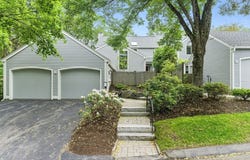 2 Hillside Dr, Wayland, MA 01778