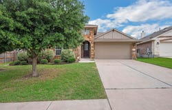 140 W Highfield ST, Hutto, TX 78634