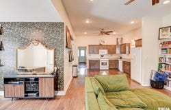 1015 W England Street, Taylorville, IL 62568