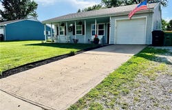1102 W 3rd Street, Edgerton, KS 66021