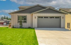 1099 SE Windsong DR, Cascade Locks, OR 97014