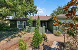 208 Pebblestone Drive, Benbrook, TX 76126