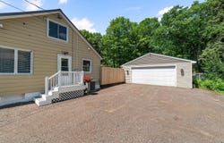 325 E Locust St, Duluth, MN 55811