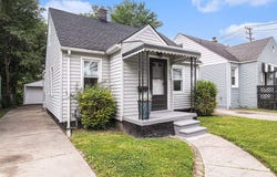 20846 Hampton Street, Harper Woods, MI 48225