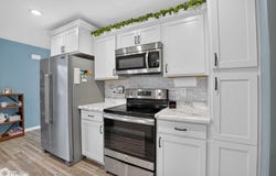 1113 Loren Drive, Cedar Falls, IA 50613