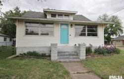 102 W ESSEX Street, Glasford, IL 61533