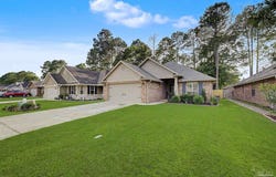 5999 Dunridge Dr, Pace, FL 32571