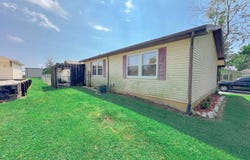128 Liberty Ct, Pittsfield, IL 62363