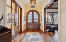 1749 Creek Wood, Dubuque, IA 52003