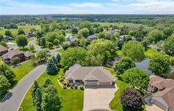 1115 S Trappers Crossing, Lino Lakes, MN 55038