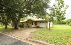 1215 W Crockett, Beeville, TX 78102
