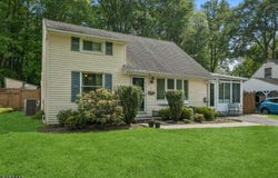 32 Charnwood Rd, New Providence Boro, NJ 07974-1767