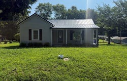 502 West Street, GLEASON, TN 38229