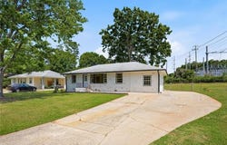 1902 Mural Circle, Morrow, GA 30260