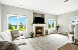 1092 Walnut Ave, IA 52327