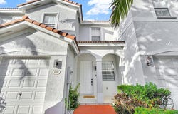 1007 NE 208th St, Miami, FL 33179