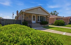 9607 S Sacramento Avenue, Evergreen Park, IL 60805