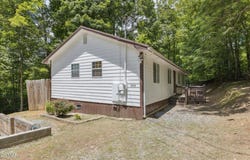 1614 Dogwood Street, Sevierville, TN 37876