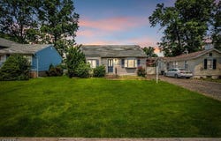 69 Lions Head Blvd, Wayne Twp., NJ 07470-4050