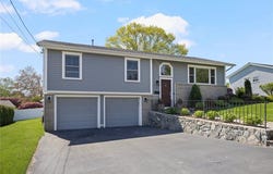 26 Leawood Drive, Cranston, RI 02920
