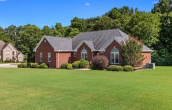 1230 Huntington Ln, Tuscumbia, AL 35674